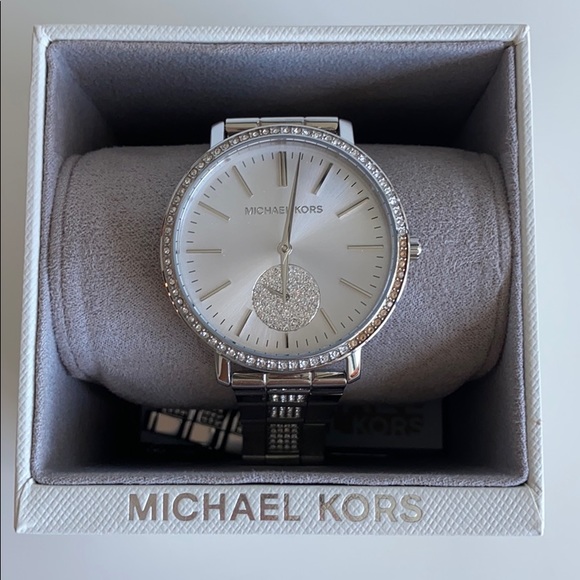 Michael Kors silver watch - Picture 1 of 5